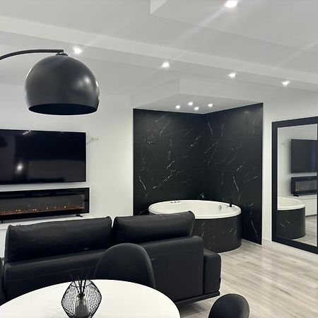 Black And White Suite Cervantes Castro Urdiales Exterior foto