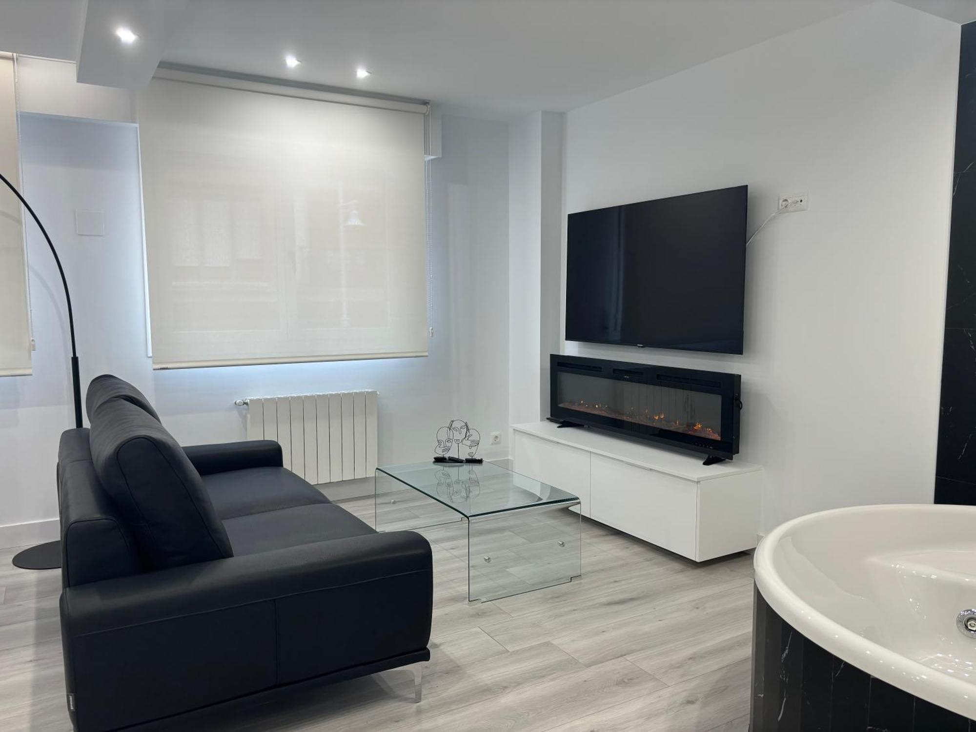 Black And White Suite Cervantes Castro Urdiales Exterior foto