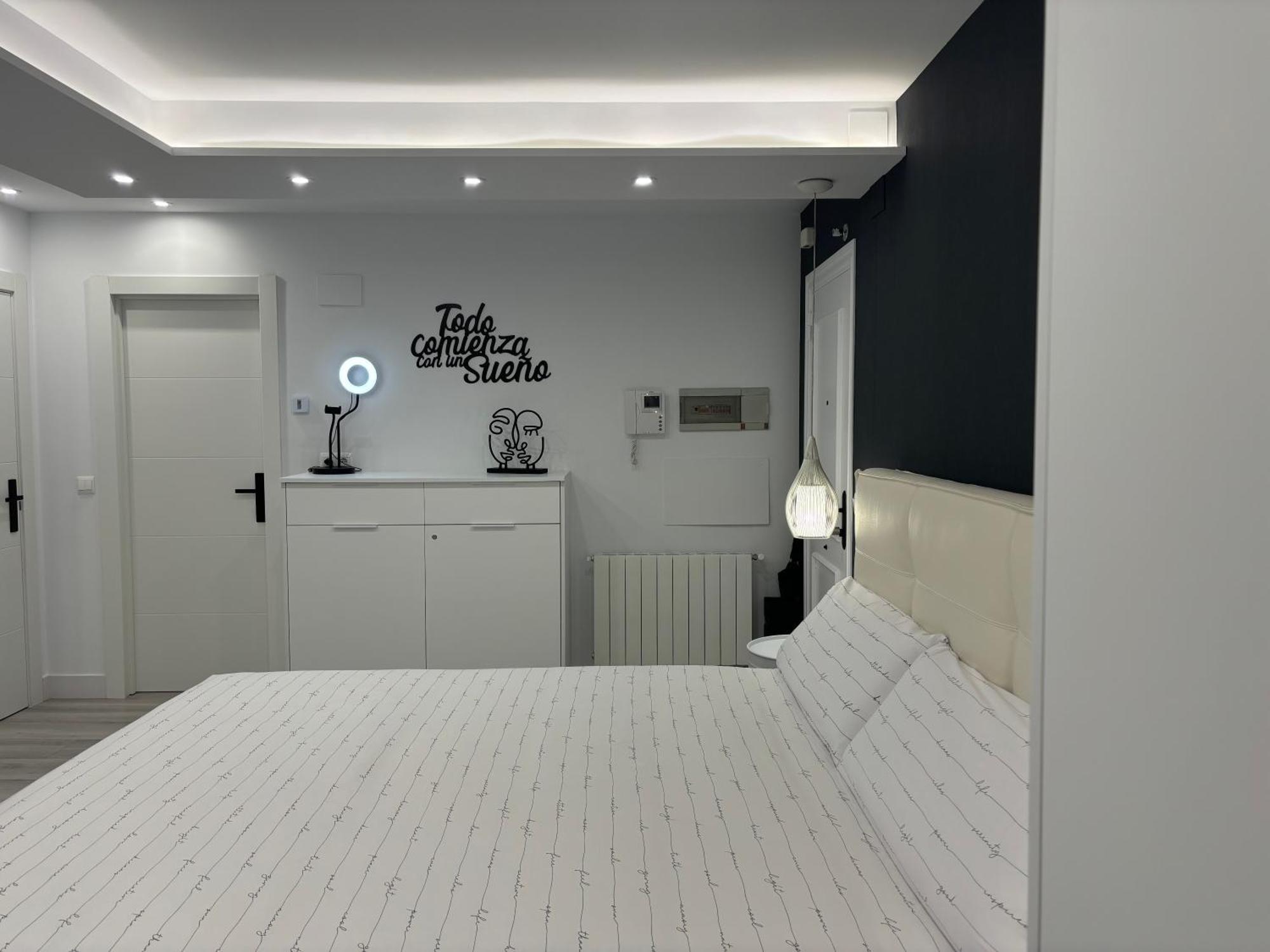 Black And White Suite Cervantes Castro Urdiales Exterior foto