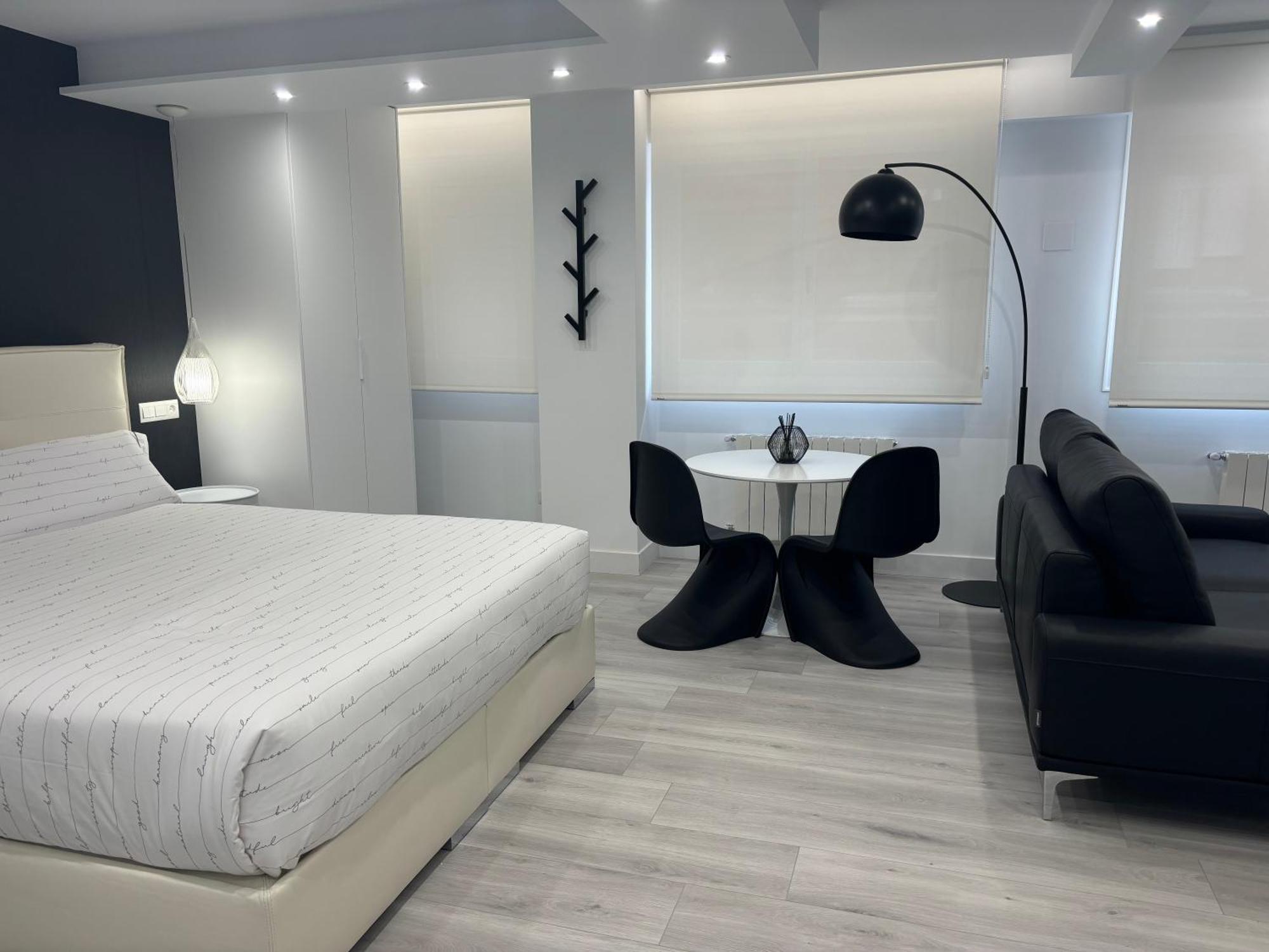 Black And White Suite Cervantes Castro Urdiales Exterior foto