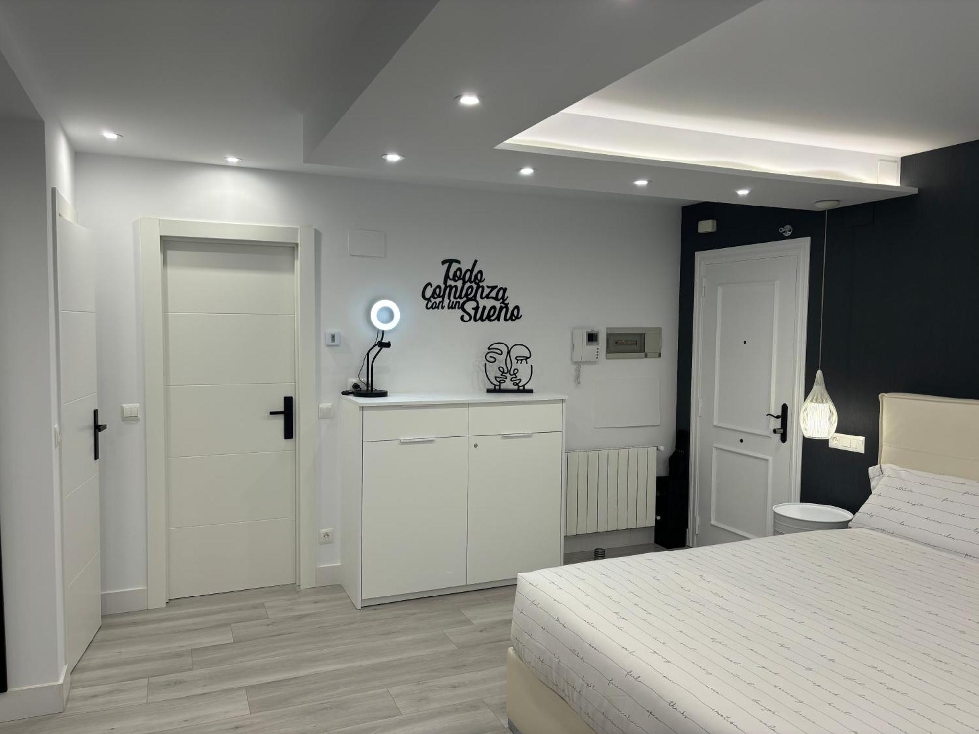 Black And White Suite Cervantes Castro Urdiales Exterior foto