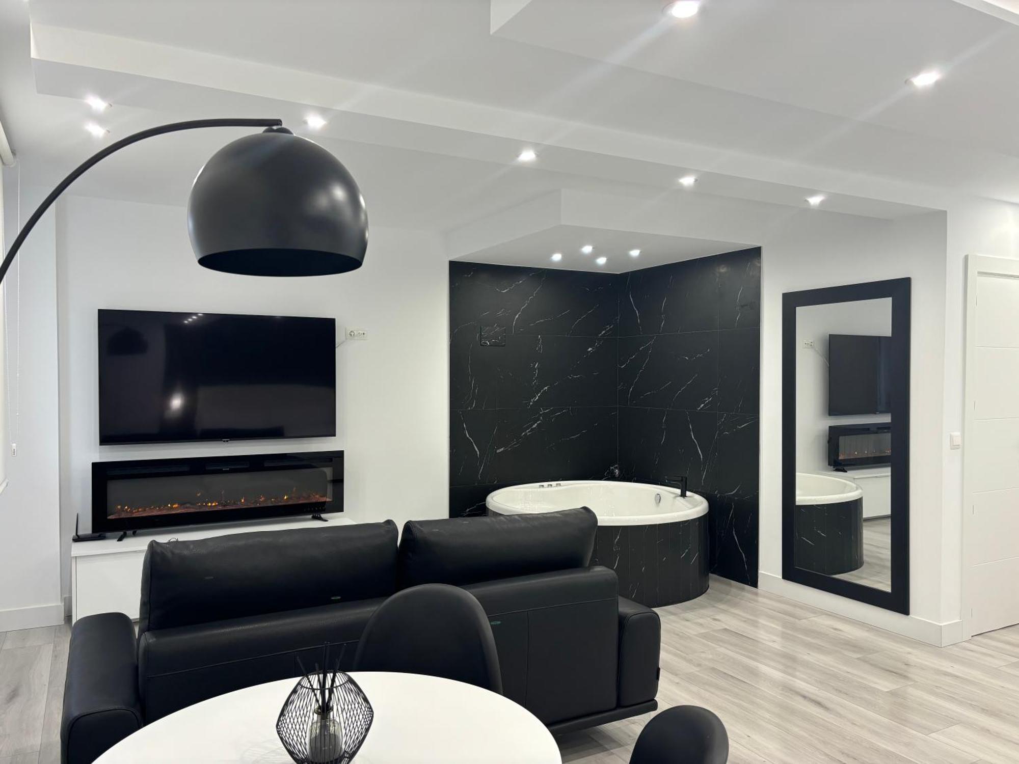 Black And White Suite Cervantes Castro Urdiales Exterior foto