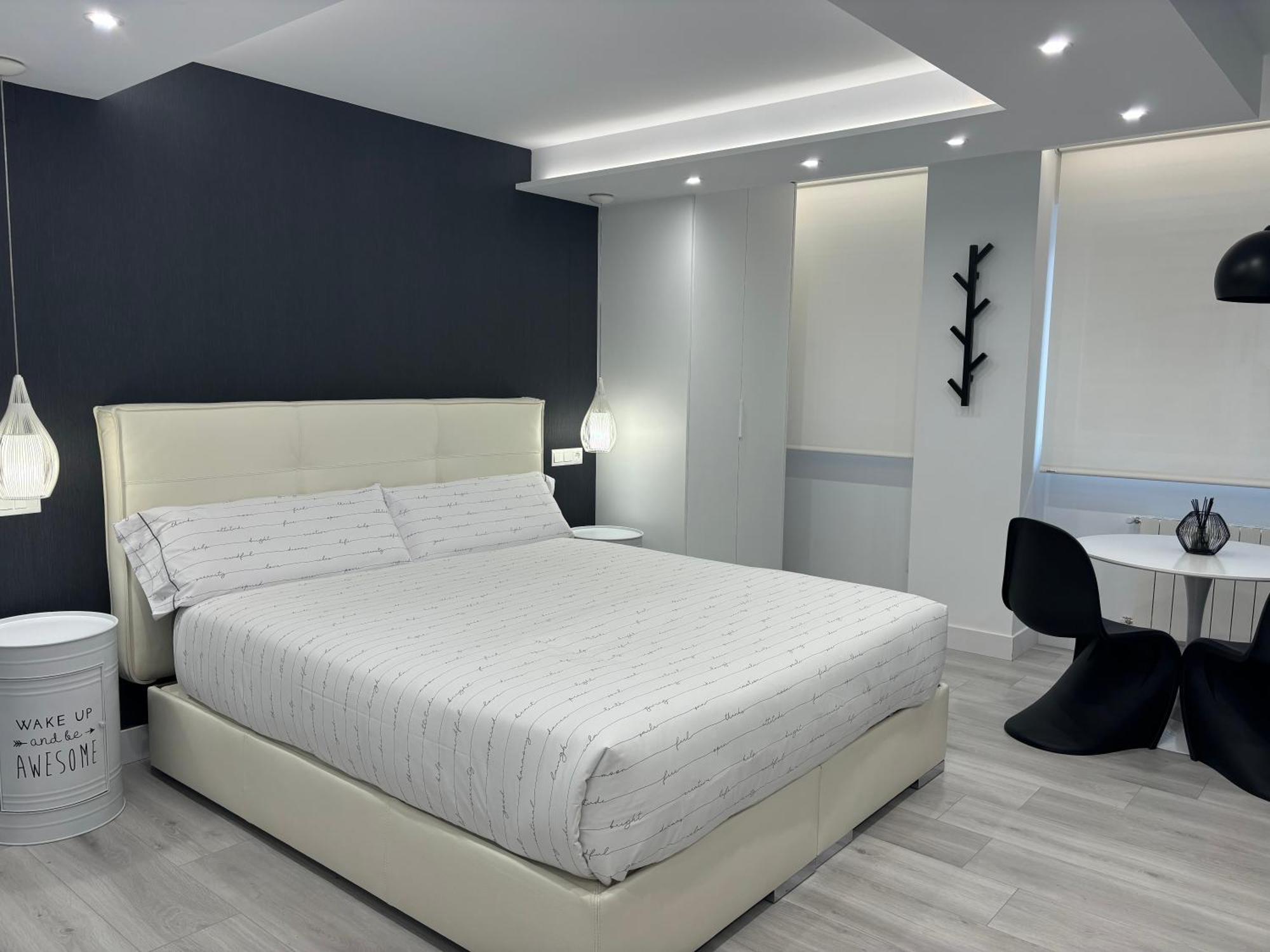 Black And White Suite Cervantes Castro Urdiales Exterior foto
